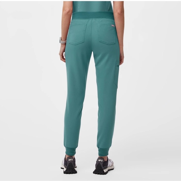 NWT: Figs Hydrogreen Zamora Jogger Scrub Pants Scrub pants set size XS-R• - Picture 4 of 4